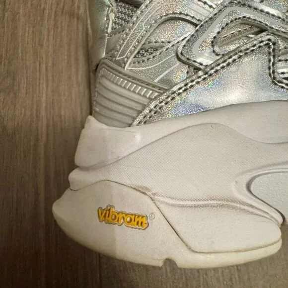 FILA Women’s Chunky Sneakers | 7.5 | Silver Holographic | Vibram Sole - Picture 6 of 8